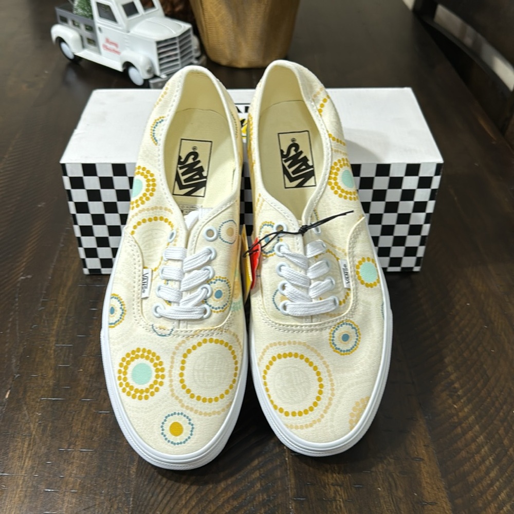 VANS AUTHENTIC-2 SIZES AVAILABLE - Picture 5 of 8